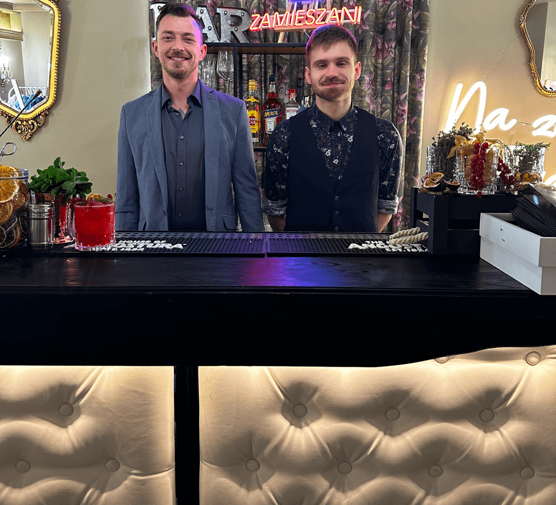 BIAŁY CHESTERFIELD-hover